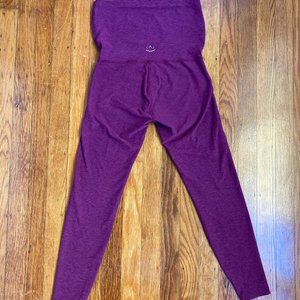 Beyond Yoga Beyond the Bump Maternity Leggings Purple Size Small